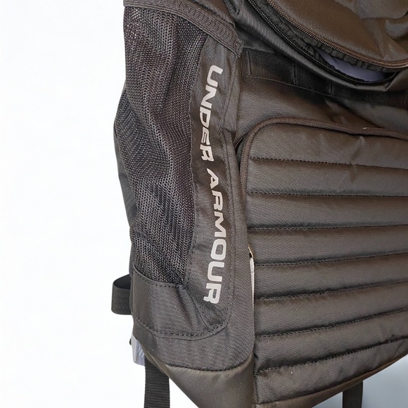 Under Armour Black Backpack with Adjustable Straps and Sporty Design - Picture 3 of 8